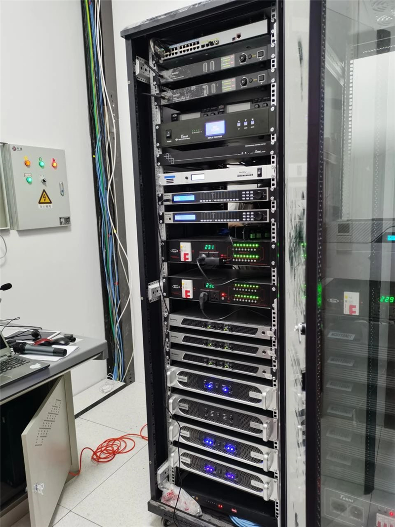 机柜-H D功放+调音台